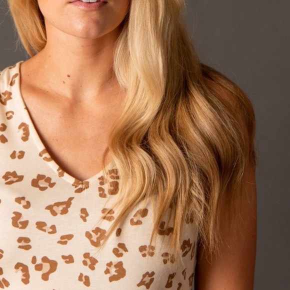 Tank Top Fitted V Neck Animal Print Theme Cheetah - Picture 2 of 6